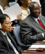 Deplorante e deplorato: I. Gambari con l'ambasciatore birmano Shwe