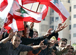 manifestanti in piazza a beirut